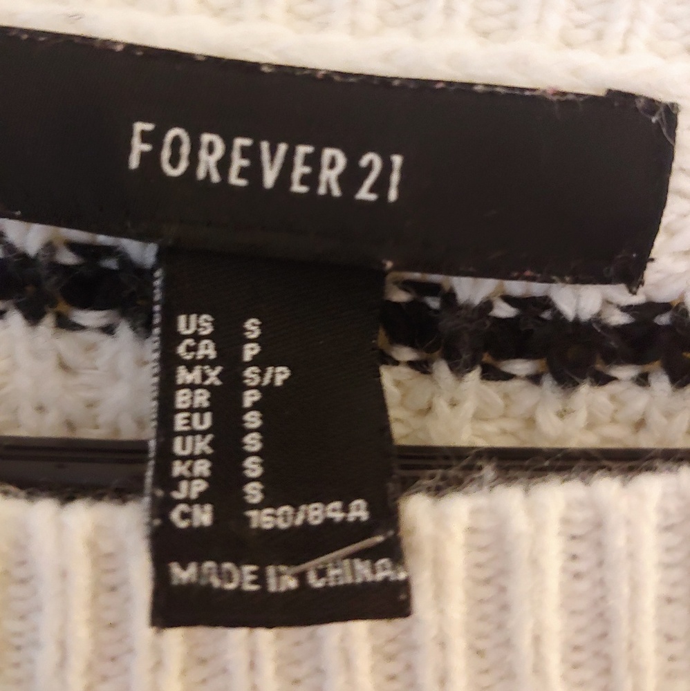 Cropped Striped Sweater - Picture 3 of 3
